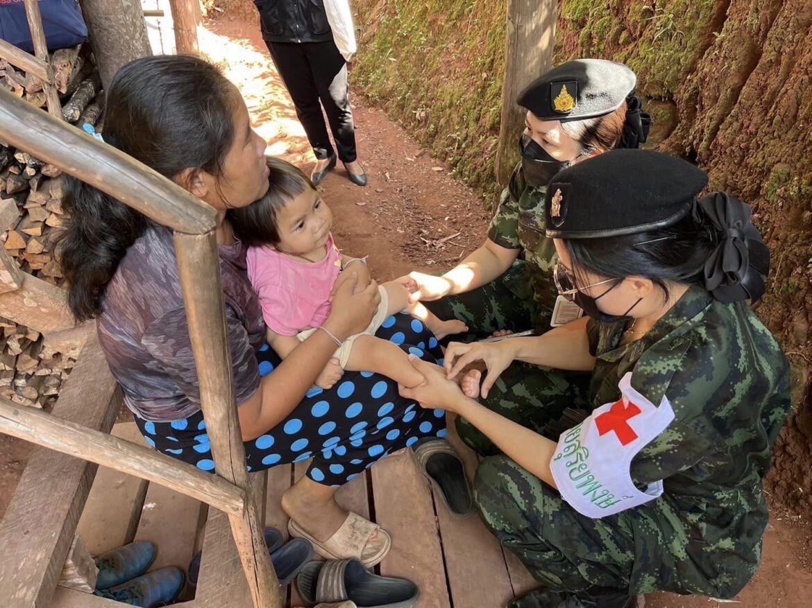 “หน่วยบำบัดทุกข์ บำรุงสุข สร้างรอยยิ้มให้กับประชาชน” หน่วยแพทย์อาสา ดูแลประชาชนในพื้นที่ห่างไกล อย่างมุ่งมั่น ด้วยความห่วงใย