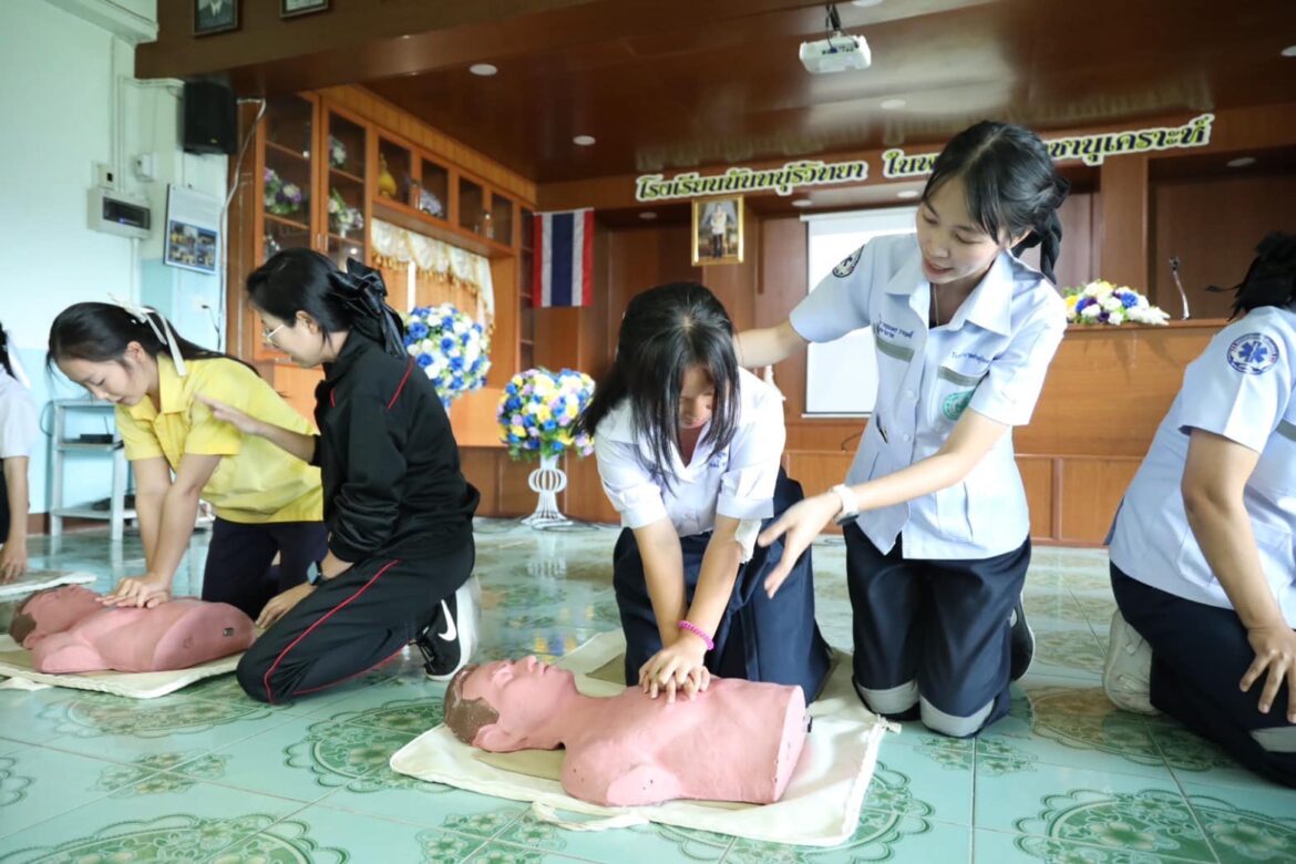 “อบรมให้ความรู้เกี่ยวกับยาเสพติดให้โทษ และการช่วยฟื้นคืนชีพ CPR ให้กับน้องๆ นักเรียนโรงเรียนนันทบุรีวิทยา ในพระบรมราชานุเคราะห์ จังหวัดน่าน”