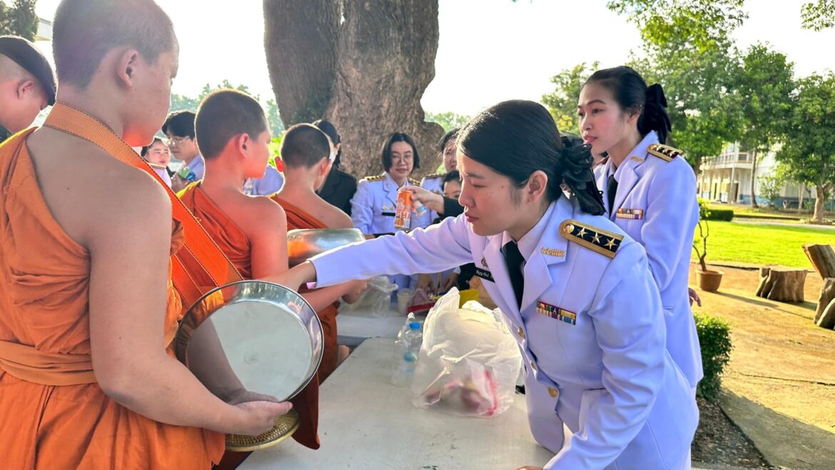 “ร่วมพิธีเฉลิมพระเกียรติเฉลิมพระชนมพรรษาสมเด็จพระนางเจ้าสิริกิติ์ พระบรมราชินีนาถ พระบรมราชชนนีพันปีหลวง”