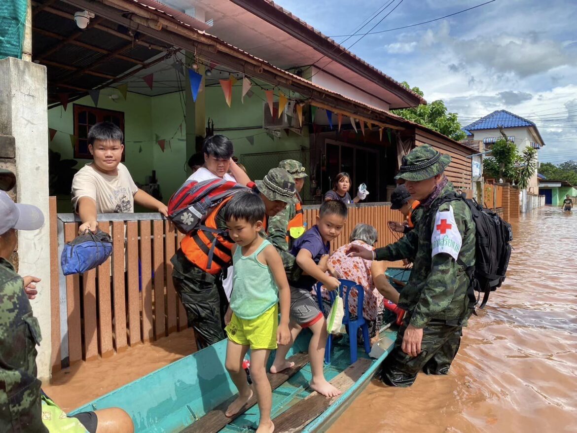 ช่วยเหลือประชาชนที่ได้รับผลกระทบจากเหตุอุทกภัยน้ำป่าไหลหลาก ในพื้นที่ อ.เมืองน่าน จ.น่าน