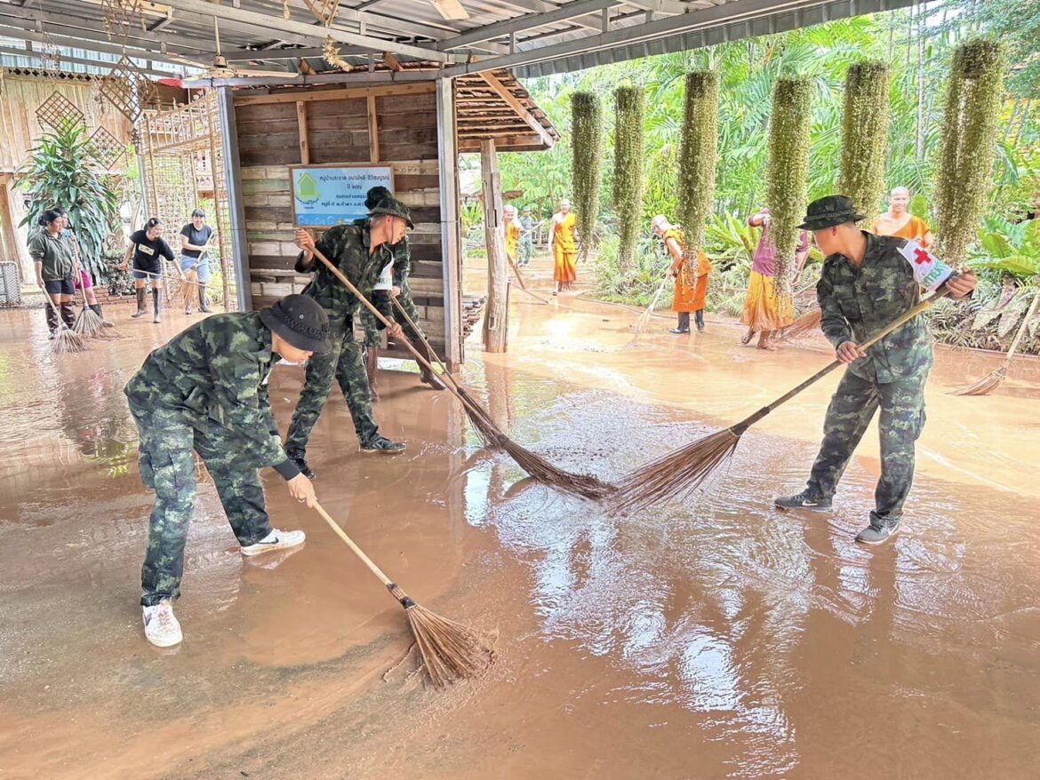 “เร่งฟื้นฟูพื้นที่ ดูแลช่วยเหลือประชาชนประสบอุทกภัยน้ำป่าไหลหลากในพื้นที่จังหวัดน่าน”