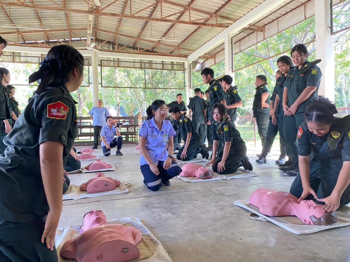 “ฝึก ทบทวน ความรู้ การปฐมพยาบาลเบื้องต้น และการช่วยฟื้นคืนชีพ CPR ให้กับน้องๆ นักศึกษาวิชาทหาร เพราะอาจเกิดเหตุการณ์ที่ไม่คาดฝันเกิดขึ้นได้ทุกเมื่อ”