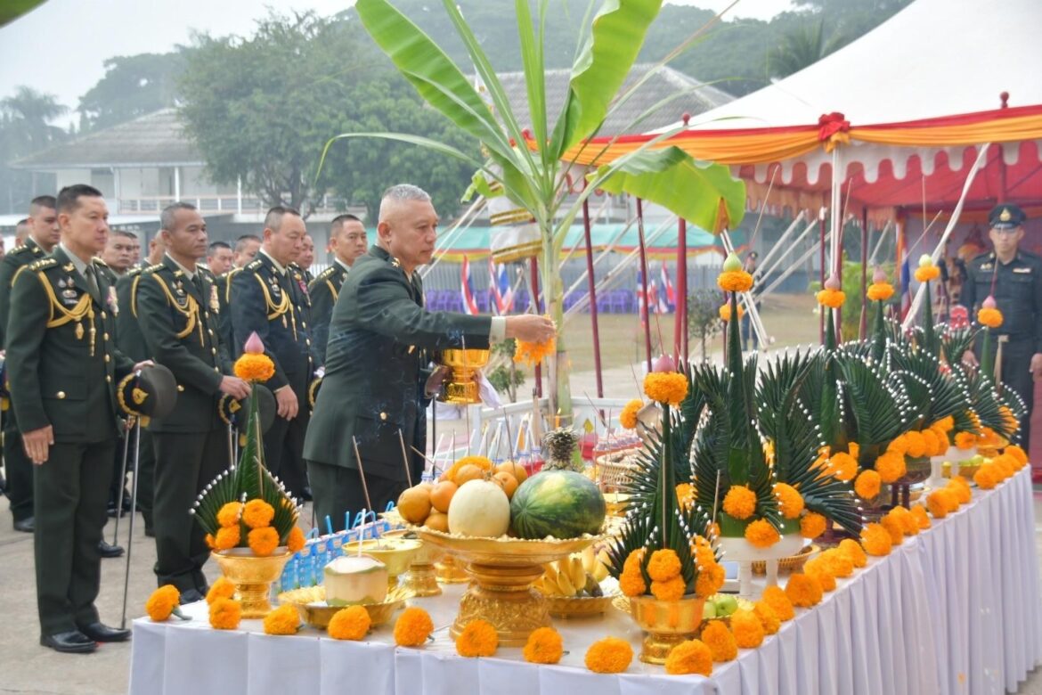 ” พิธีถวายพานพุ่มและบวงสรวงสักการะพระบรมรูป สมเด็จพระนเรศวรมหาราช เนื่องในโอกาส วันที่ 18 มกราคม ของทุกปี “