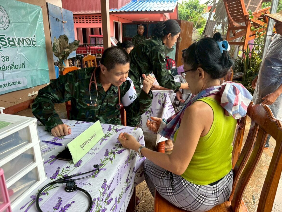“ชุดแพทย์เคลื่อนที่ ช่วยเหลือประชาชนที่ได้รับผลกระทบจากเหตุอุทกภัยน้ำป่าไหลหลาก ในพื้นที่ อ.ท่าวังผา จ.น่าน”