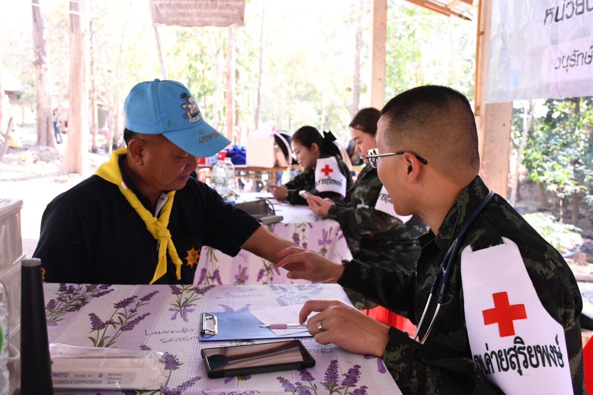 “บริการหน่วยแพทย์เคลื่อนที่” ผู้ร่วมกิจกรรมสร้างฝาย ณ บ้านห้วยพ่าน ต.เปือ อ.เชียงกลาง จ.น่าน