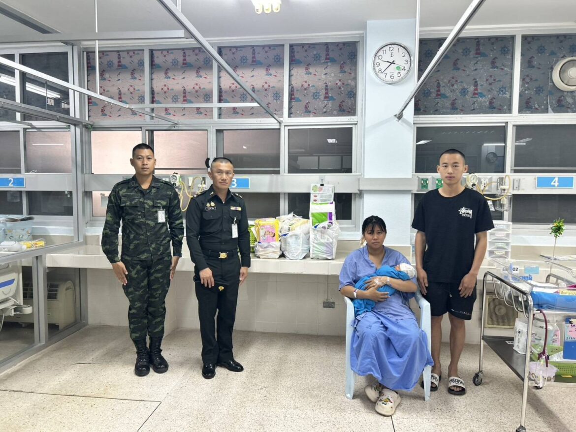 “เติมเต็มรอยยิ้มสู่ครอบครัว ผู้บังคับบัญชามอบของขวัญ เยี่ยมบุตรแรกเกิดกำลังพล” เติมเต็มพลังใจ เพราะครอบครัวคือพลังสำคัญ