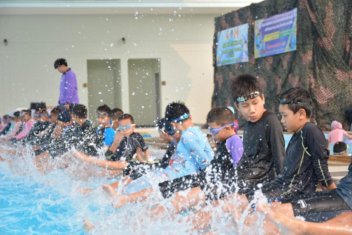 “ตรวจเยี่ยมการดำเนินงานโครงการฝึกทักษะว่ายน้ำและความปลอดภัยทางน้ำสำหรับเด็กและเยาวชน”