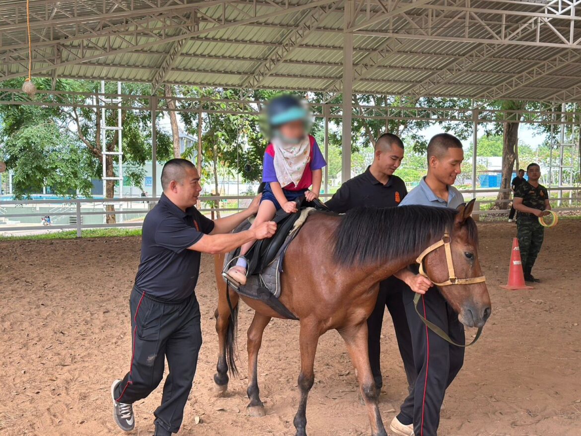“โครงการอาชาบำบัด…กระตุ้นพัฒนาการทางด้านร่างกาย ปัญญา และอารมณ์ให้เด็กพิเศษด้วยการขี่ม้า”