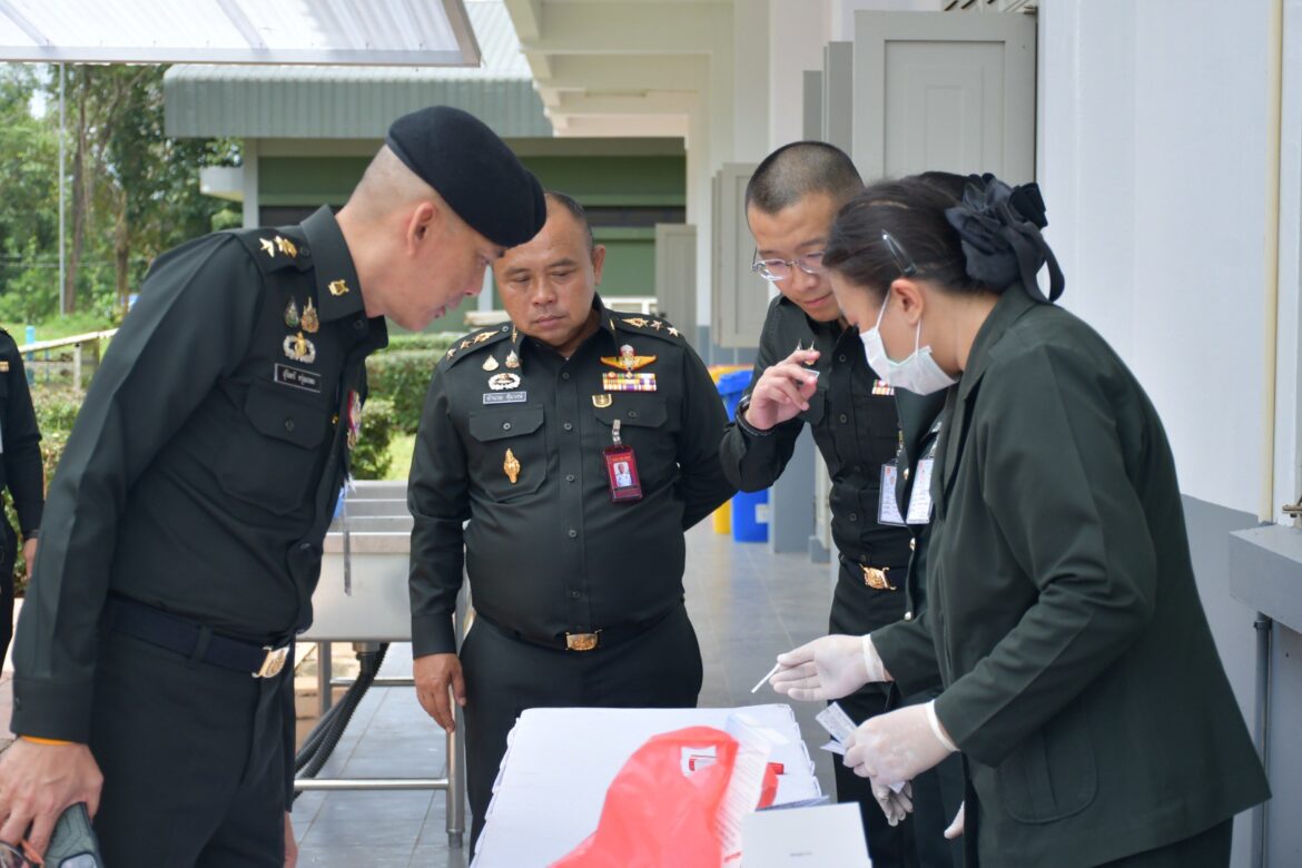 “รับการตรวจสอบและประเมินผลการพัฒนาคุณภาพชีวิต อุดมการณ์ทหาร และระเบียบวินัยของกองทัพบก ประจำปี ๒๕๖๙”