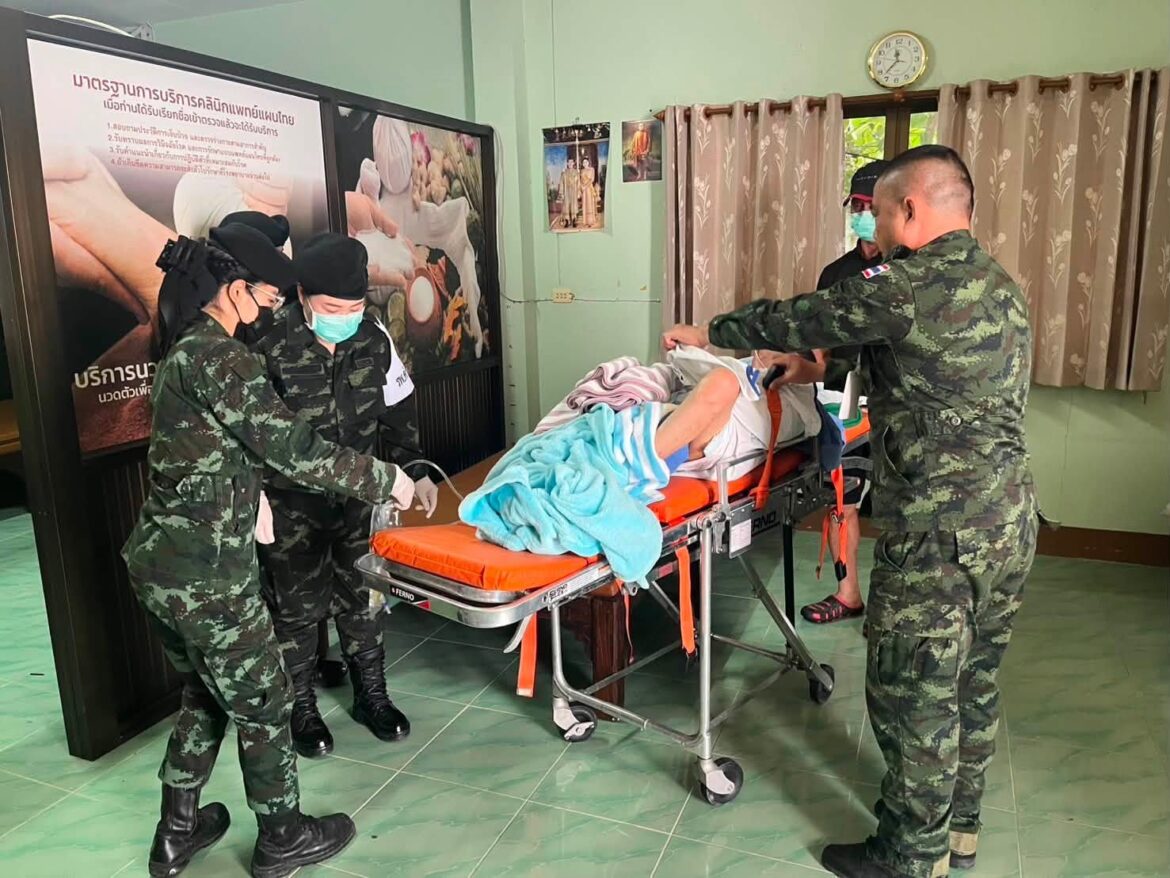 ” เตรียมพร้อมรับมืออุทกภัย! รพ.ค่ายสุริยพงษ์ ลงพื้นที่สนับสนุนเคลื่อนย้ายผู้ป่วยติดเตียงและกลุ่มเปราะบาง สู่ศูนย์พักพิงเทศบาลเมืองน่าน “