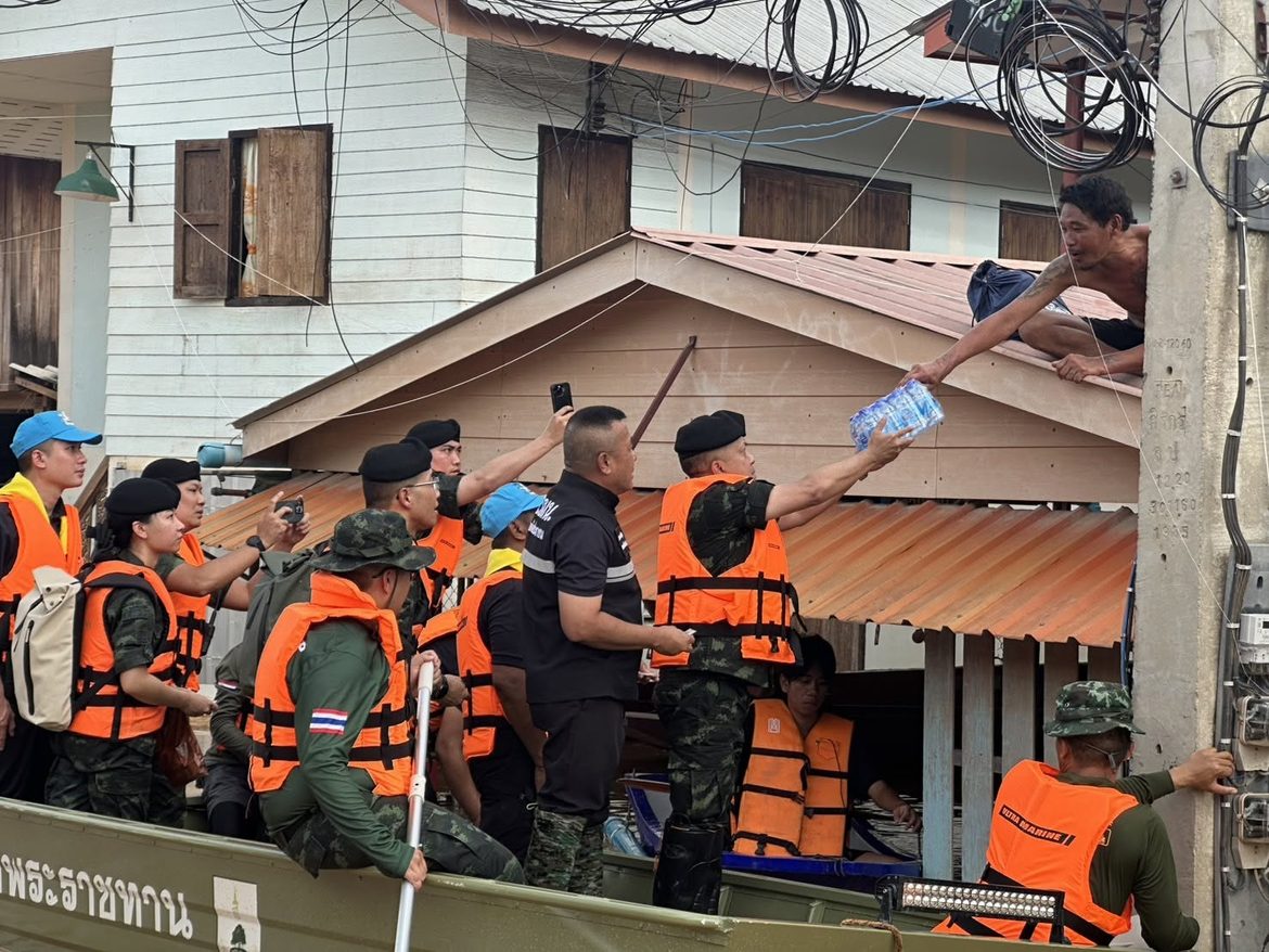 “เดินหน้า ช่วยเหลือ อย่างต่อเนื่อง ศูนย์บรรเทาสาธารณภัย มณฑลทหารบกที่ 38 ช่วยเหลือประชาชนที่ได้รับผลกระทบจากเหตุอุทกภัยน้ำป่าไหลหลาก”