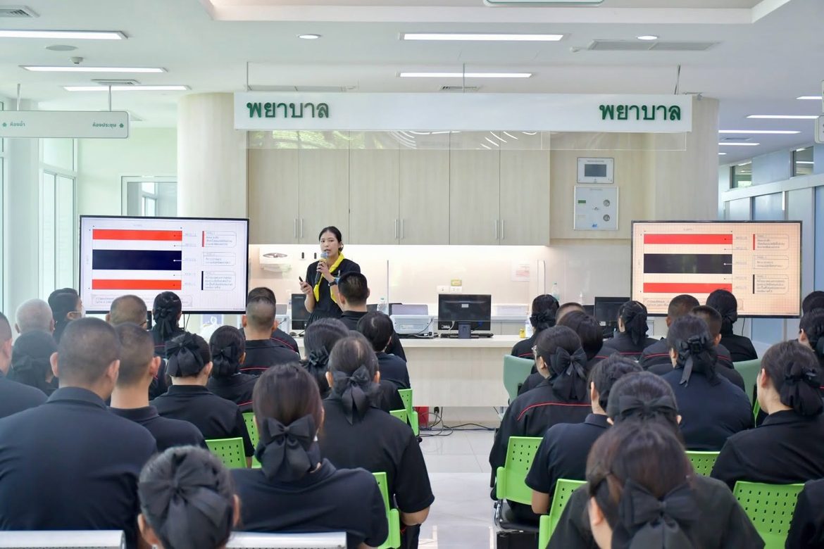 โรงพยาบาลค่ายสุริยพงษ์ จัดกิจกรรมเสริมสร้างอุดมการณ์ทหาร มุ่งมั่นปลูกฝังความจงรักภักดีต่อสถาบันหลักของชาติ และจัดการอบรมให้ความรู้ “การป้องกันภาวะออฟฟิศซินโดรม” มุ่งดูแลสุขภาพกำลังพลและบุคลากร