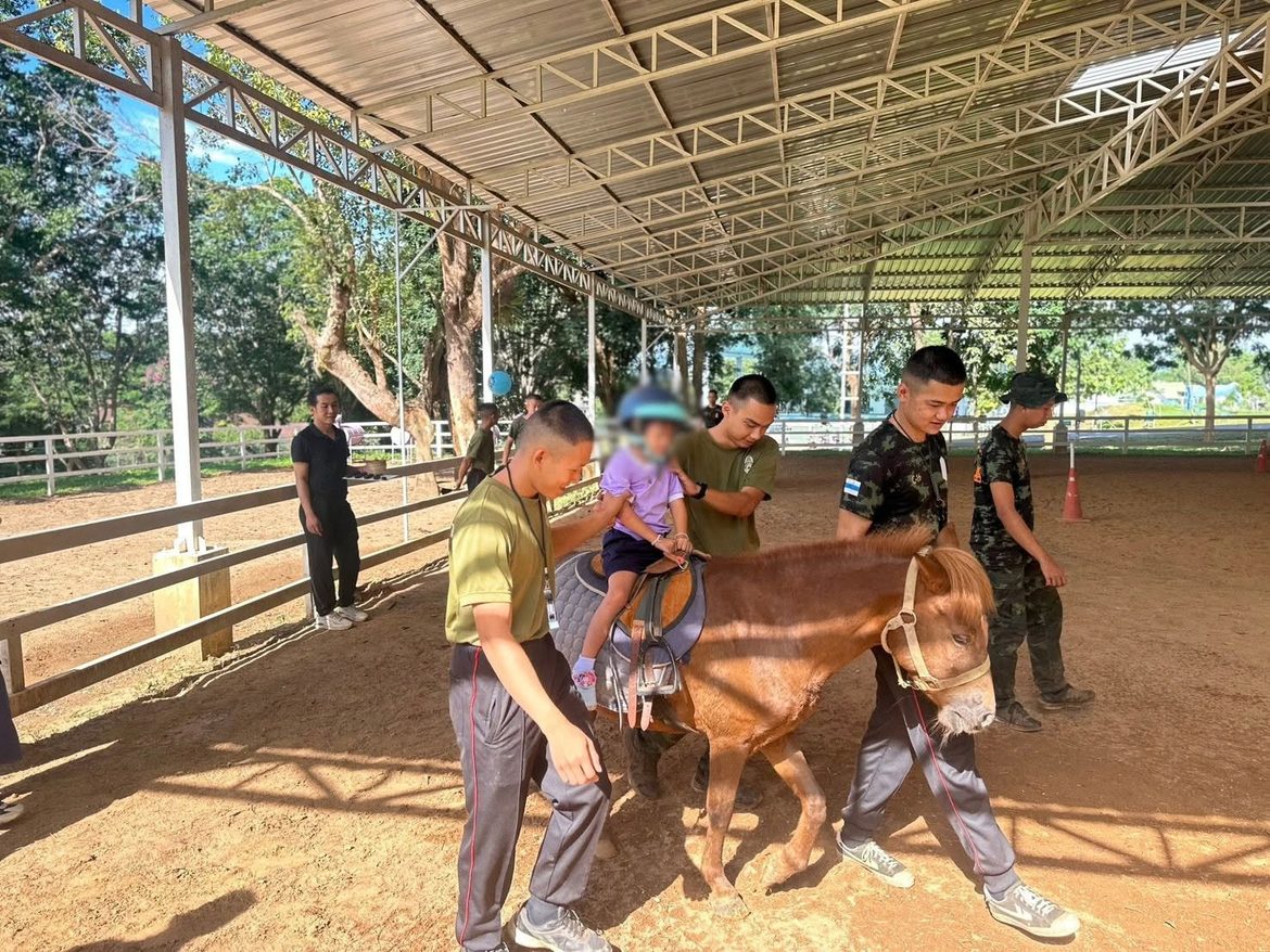 “โครงการอาชาบำบัด กระตุ้นพัฒนาการทางด้านร่างกาย ปัญญา และอารมณ์ให้เด็กพิเศษด้วยการขี่ม้า”